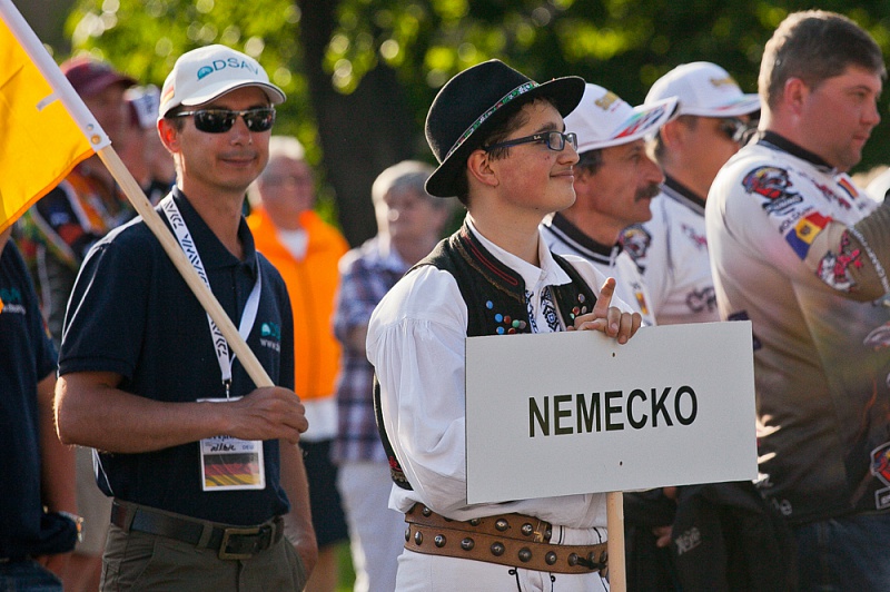 9f995a06163474adeeee3219808d423f.jpg